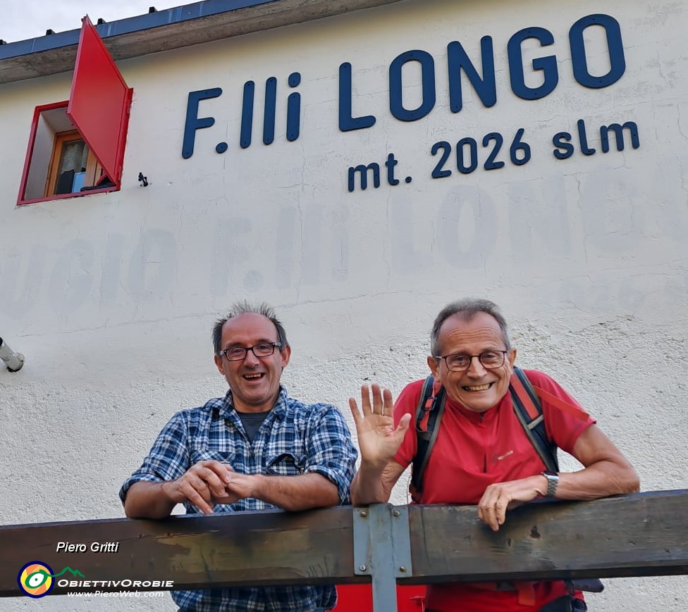 07 Saliti con la jeep.navetta di Ugo Midali al Rif. Longo.jpg